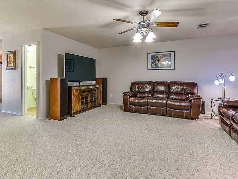 2821 Briargrove Ln — Photo 5