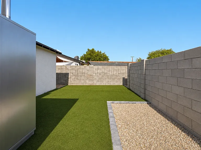 1005 E Mariposa St — Photo 21