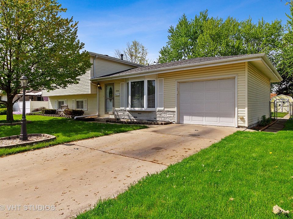1st image of 16 Hilltop Dr