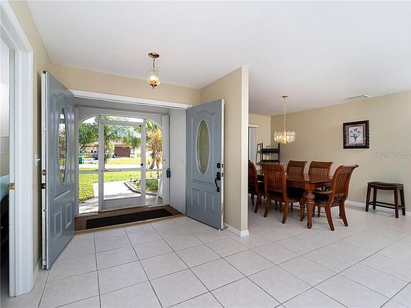 5th image of 932 Tropical Cir