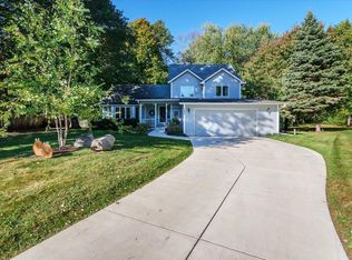 1045 Crest Ridge Ct, Mound, MN 55364