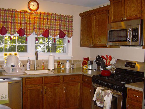 Modern kitchen with S/S app