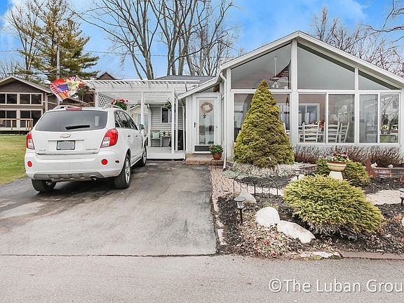 2nd image of 6370 Lakeshore Dr