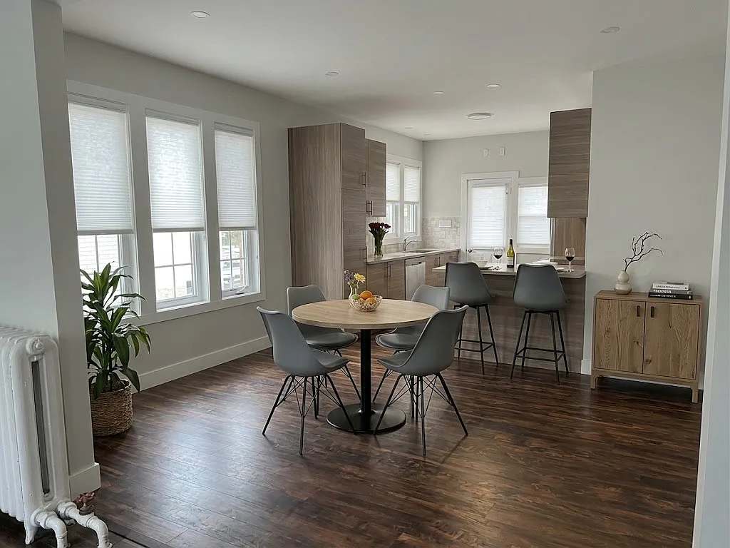 3 bed, 1100 sqft, $2,495 — Photo 4