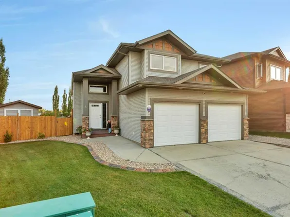 5 N Heritage Dr, Penhold, AB T0M 1R0