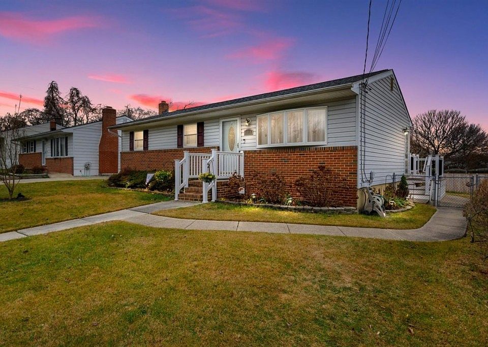 1st image of 1011 Lilac Ln