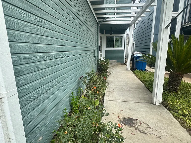 14726 Tupper St — Photo 4