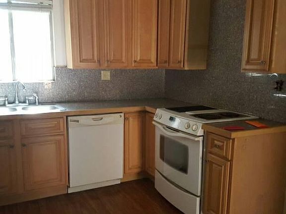 3rd image of 616 Dora Ave