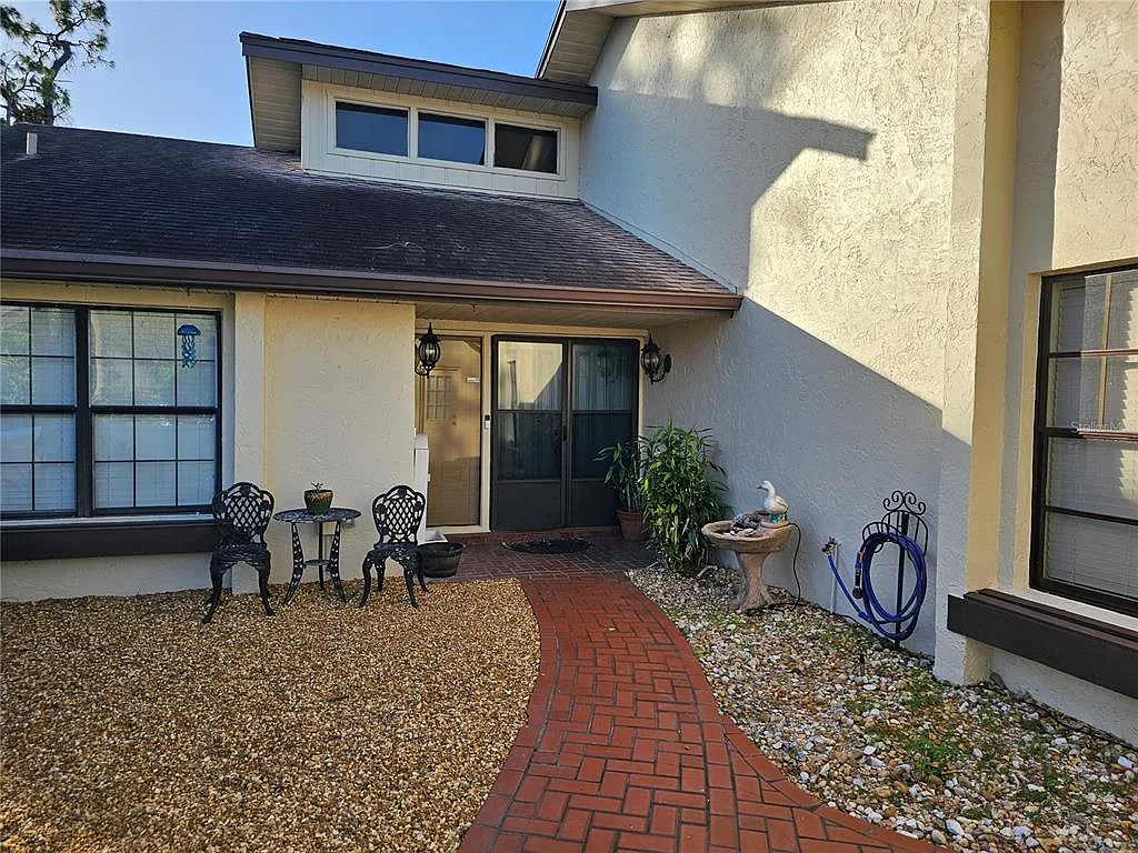2 bed, 2.0 bath, 1573 sqft, $3,100 — Photo 2