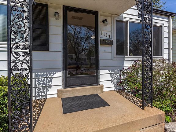 2nd image of 9109 Arvin Pl