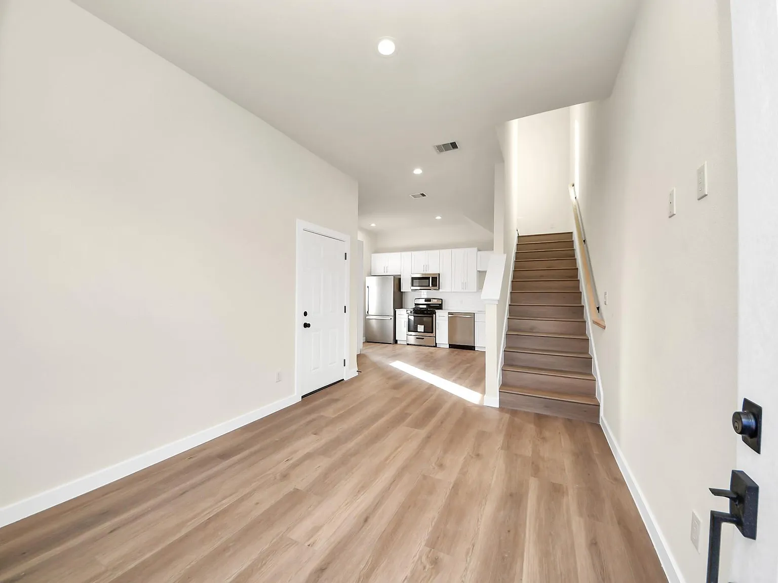 3 bed, 2.0 bath, 1580 sqft, $1,850 — Photo 4