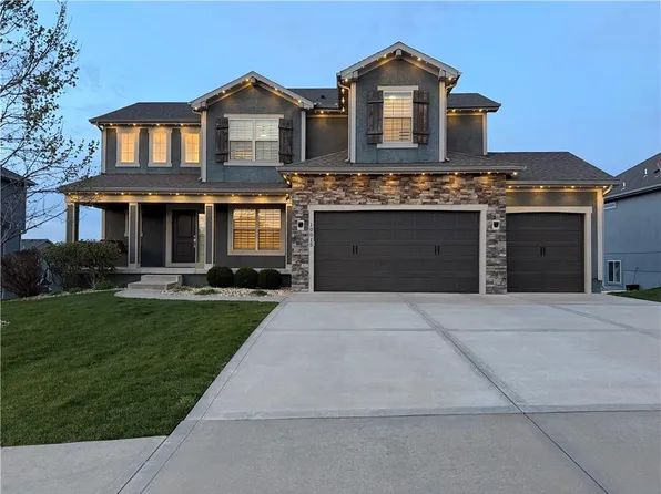 10015 N Richmond Ave, Kansas City, MO 64157