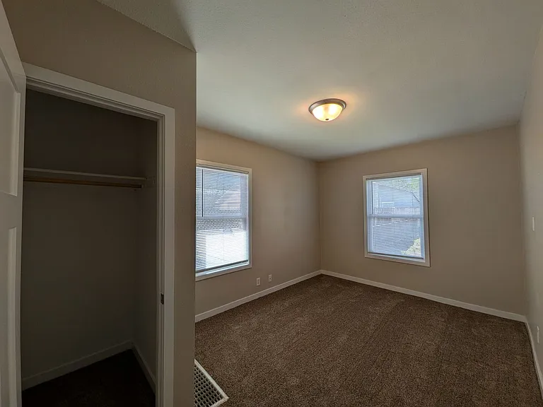 2120 Capitol Ave — Photo 19