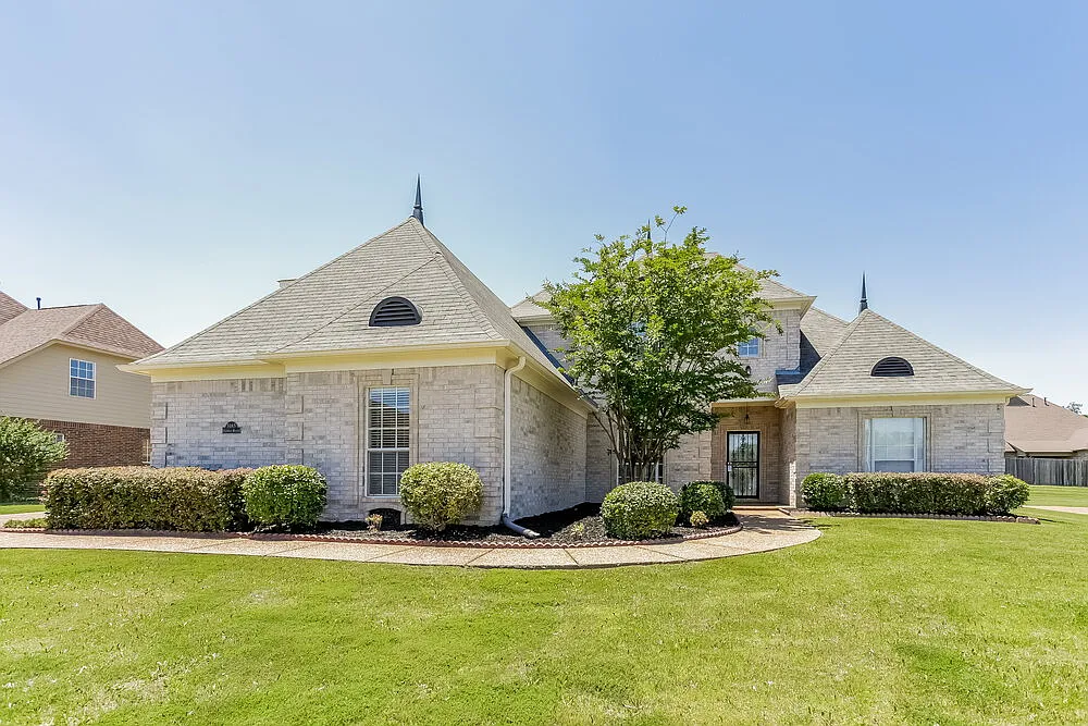 4 bed, 3.0 bath, 2838 sqft, $2,680 — Photo 1