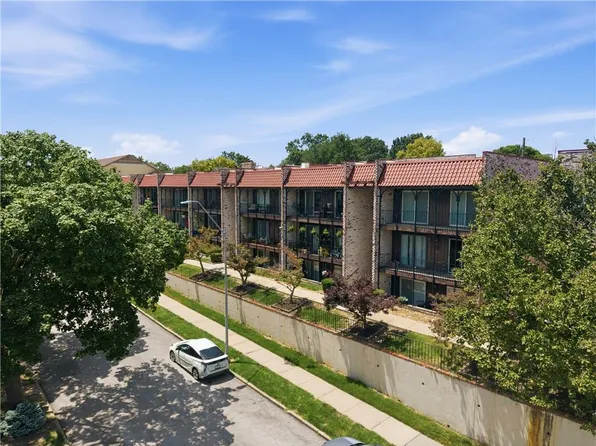 5004 Grand Ave APT E, Kansas City, MO 64112