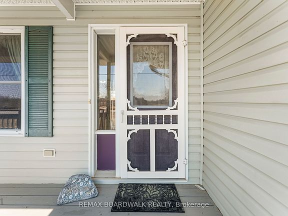 3rd image of 1918 Rosedale Rd N