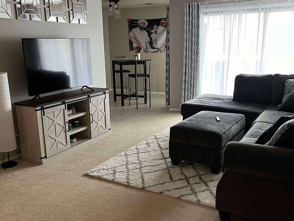 Livingroom view hallway (furnished)