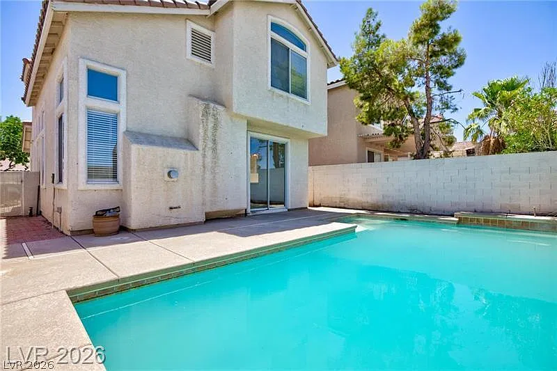 3 bed, 2.5 bath, 1618 sqft, $2,495 — Photo 3