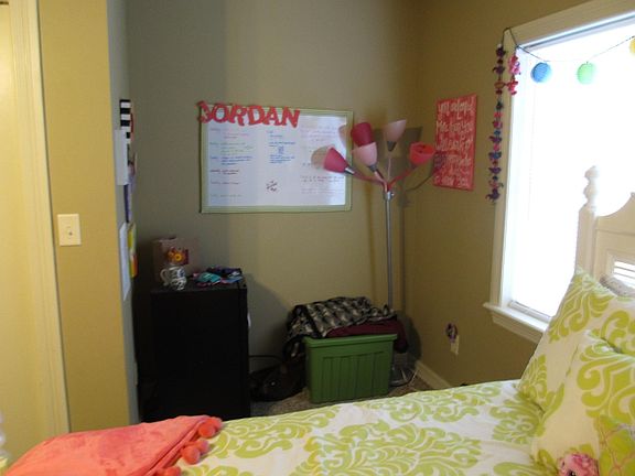 5th image of 401 Ayrshire St
