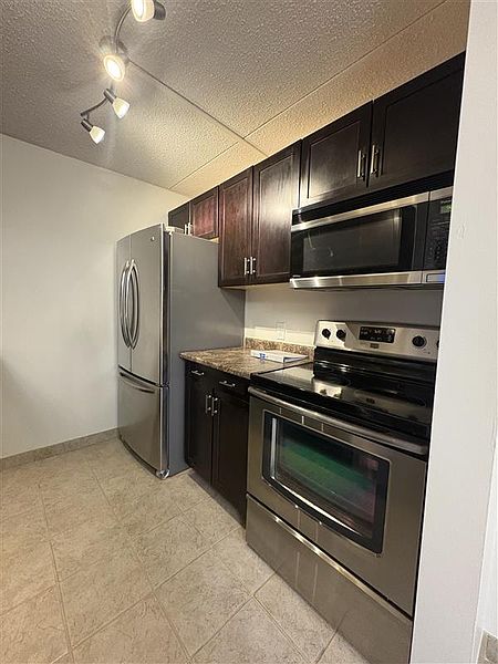 Winnipeg Apartment for rent - 2 Bedrooms — photo 2