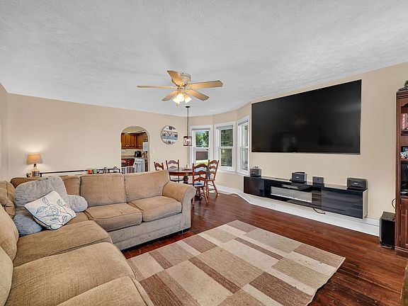 3rd image of 1700 Cora St