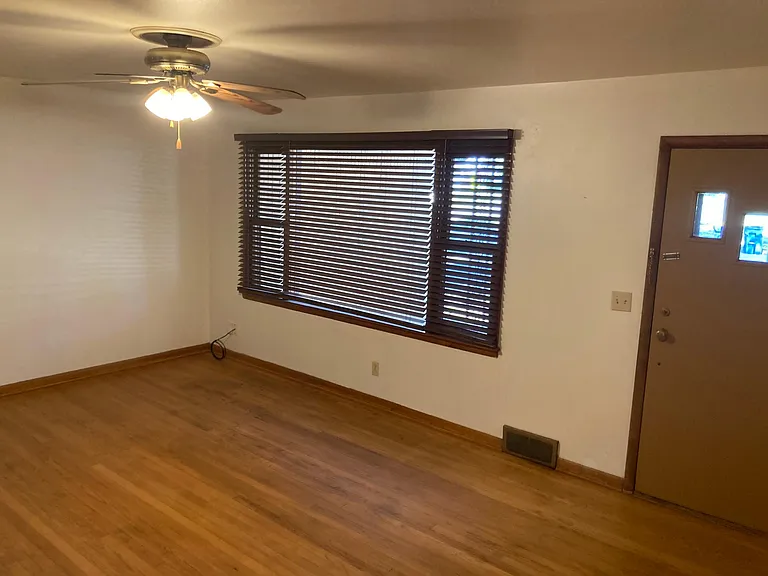 902 S Kings St — Photo 3