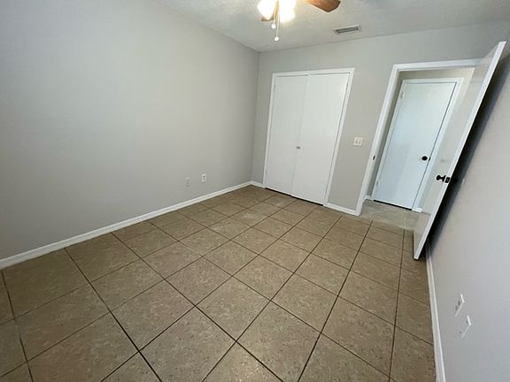 3rd image of 803 Meadowbrook Dr APT C