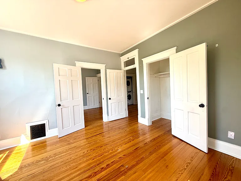 1421 Mapleton Ave — Photo 17