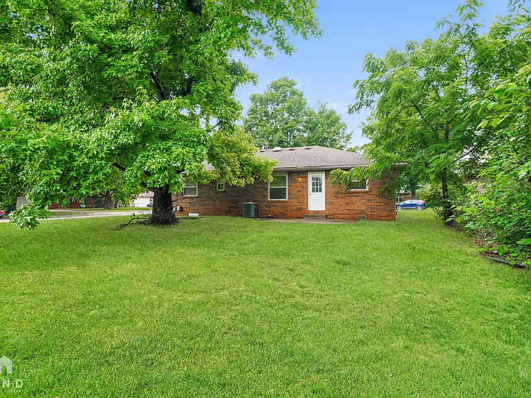 1206 W McGee St — Photo 18