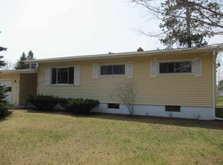 484 Lakewood Ln, Marquette, MI 49855