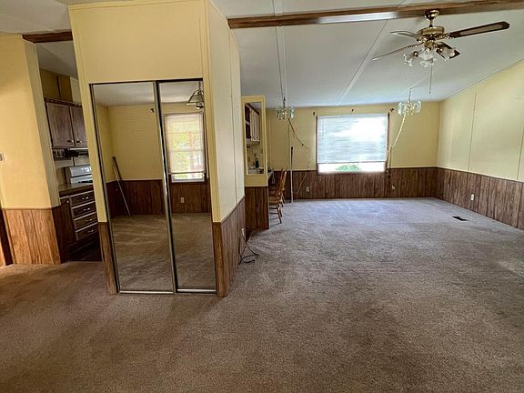 4th image of 6 Oak Glen Dr