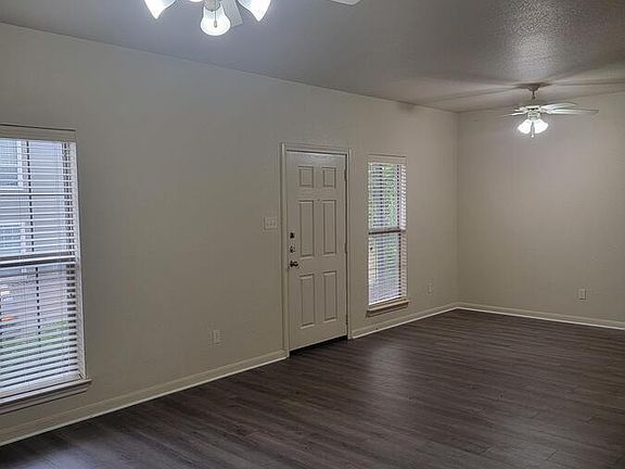 4th image of 2208 Breezy Dr