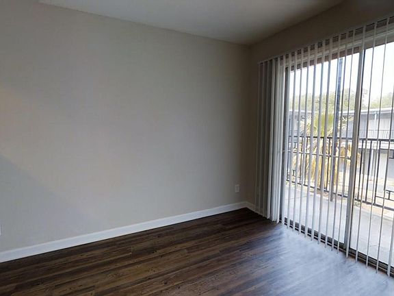 4th image of 5515 Gaston Ave #A2