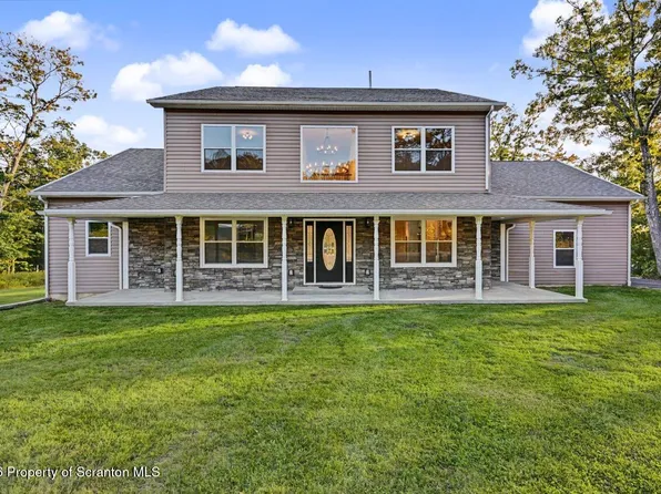 101 Windsor Way, Roaring Brook Township, PA 18444