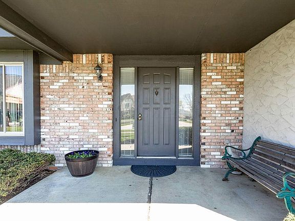 3rd image of 322 Highmeadow Ct