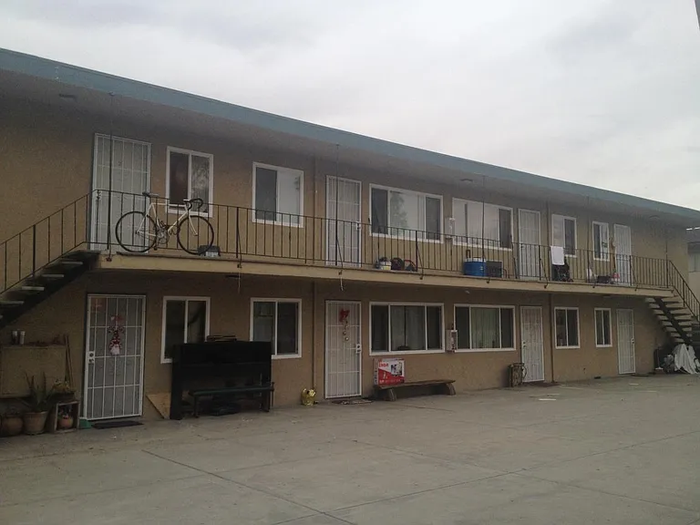 1634 Virginia Ave #8 — Photo 3