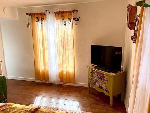 5th image of 1210 Highland Ave