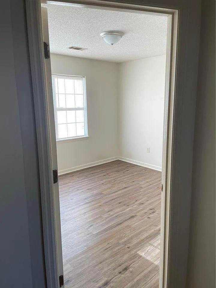 2 bed, 1.5 bath, 1200 sqft, $1,295 — Photo 2