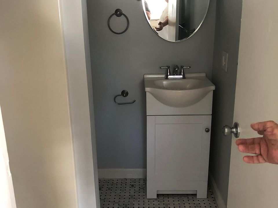 2nd image of 15 Cutler St