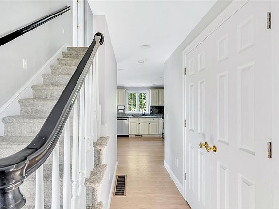 3rd image of 5 Granite Cir