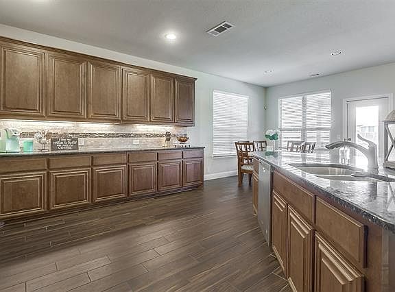 5th image of 426 Shirley Dr
