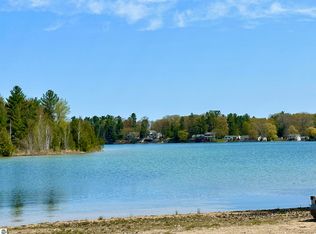 1189 Piccadilly Rd, Traverse City, MI 49685