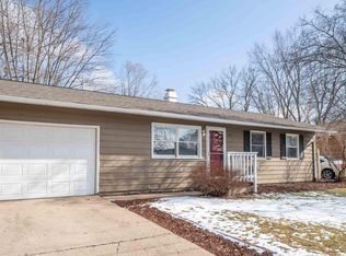 224 Sunrise Ave, Pekin, IL 61554
