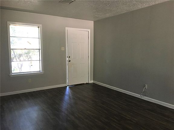3rd image of 1221 Airline Dr