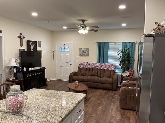 5th image of 84 Brooks Dr