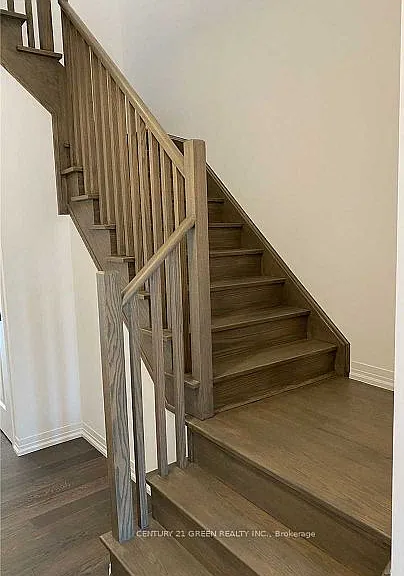 135 Turnberry Ln — Photo 13