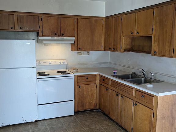 3rd image of 762 SE Church Ave APT 102