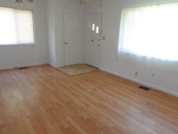 4th image of 317 Grand Ave