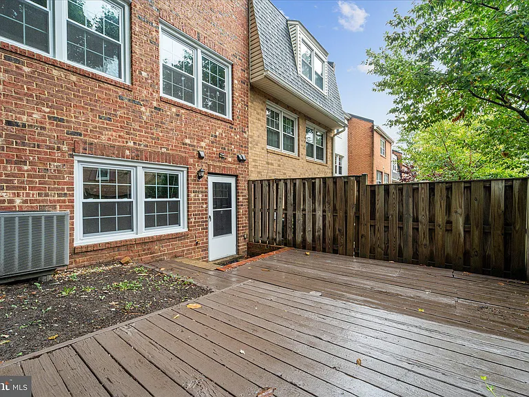 3885 Chain Bridge Rd — Photo 41