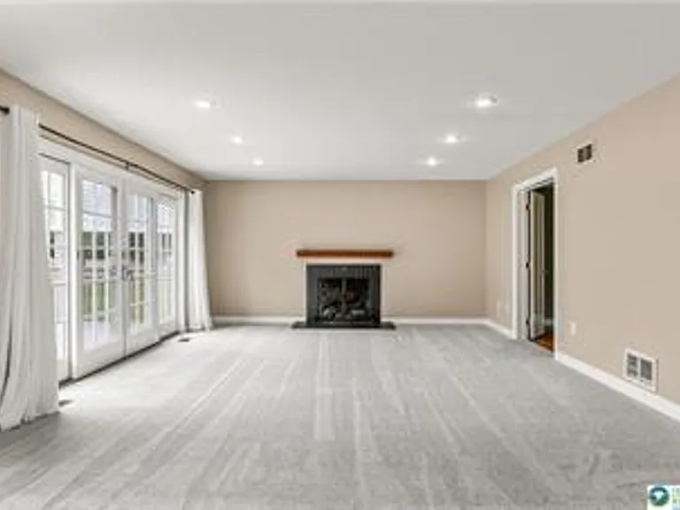 8348 Pheasant Run — Photo 6